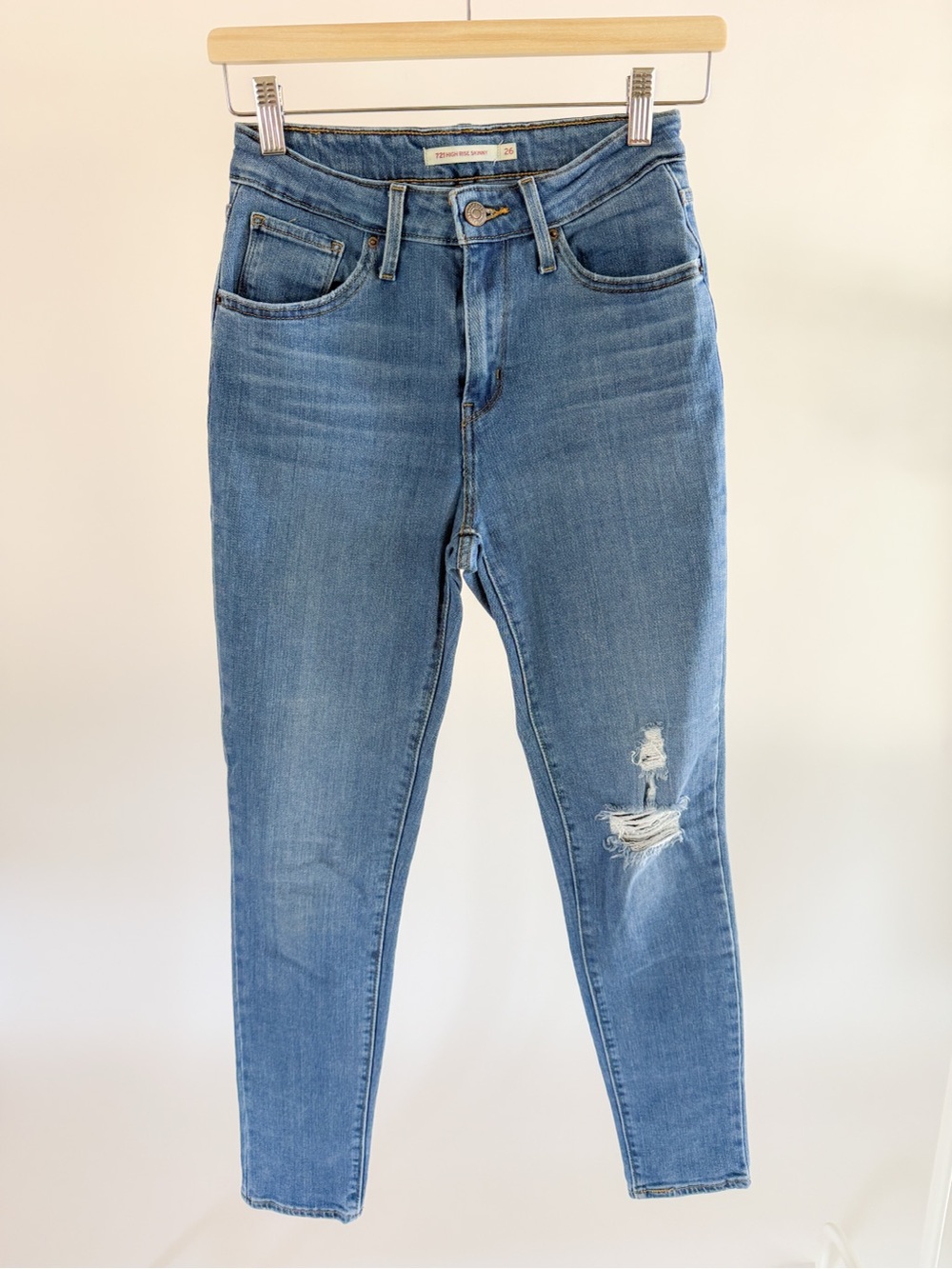 Levi's 721 High Rise Skinny Distressed Jeans Medium Wash Size 26x30